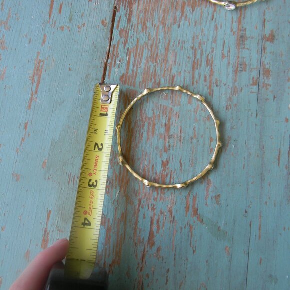 LOT OF 5 FAUX GOLD HAMMERED BRACELETS W/FAUX DIAMONDS BANGLE - Picture 3 of 5